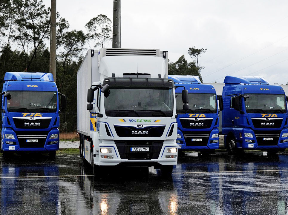 MAN--TJA-2.jpg