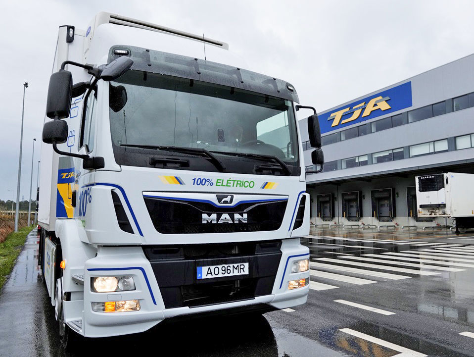 MAN--TJA-6.jpg