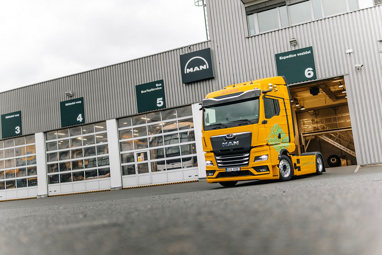 MAN-63639.jpg