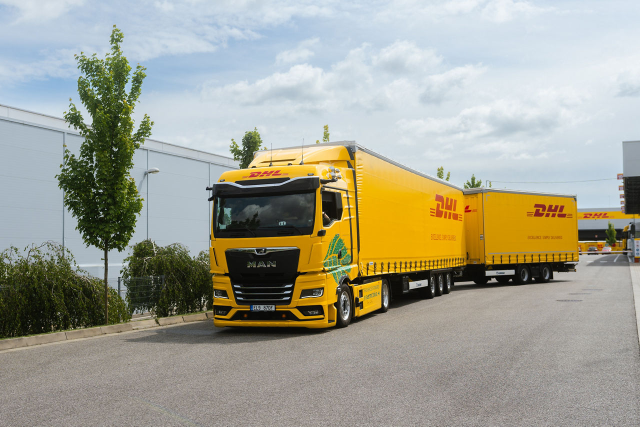 MAN-DHL-03514.jpg