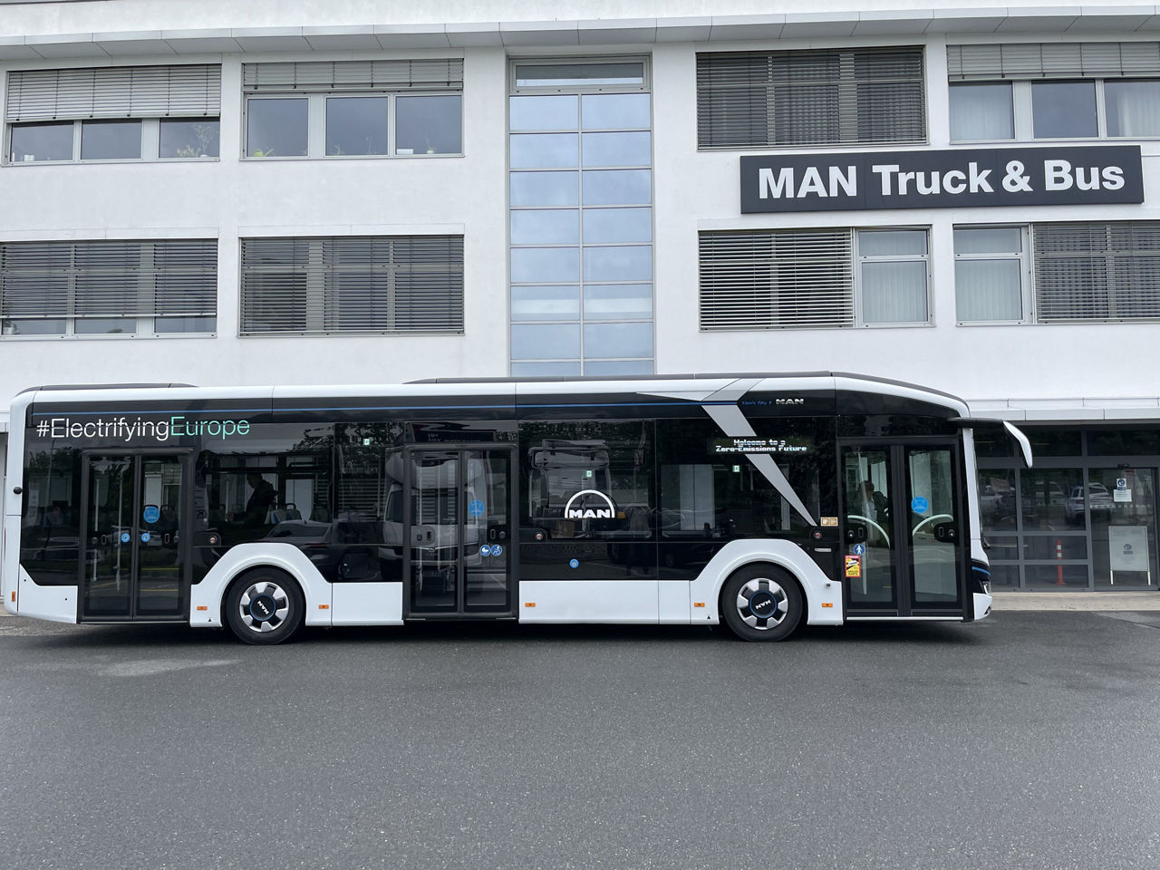 MAN-Lions-City-E-01.jpg