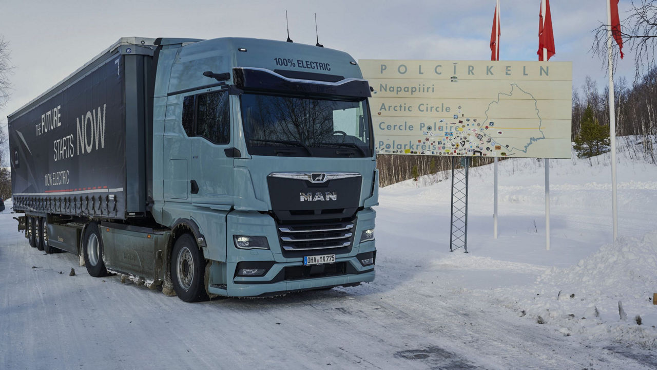 MAN TGX und Audi RS3