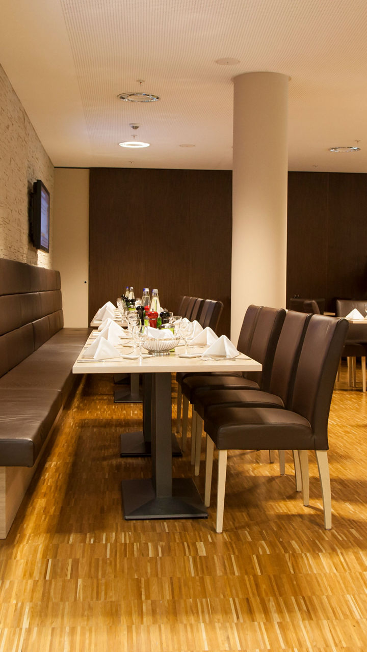 Ausreichende Sitzmöglichkeiten im MAN Restaurant