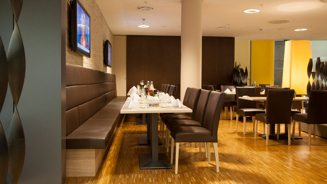 Ausreichende Sitzmöglichkeiten im MAN Restaurant