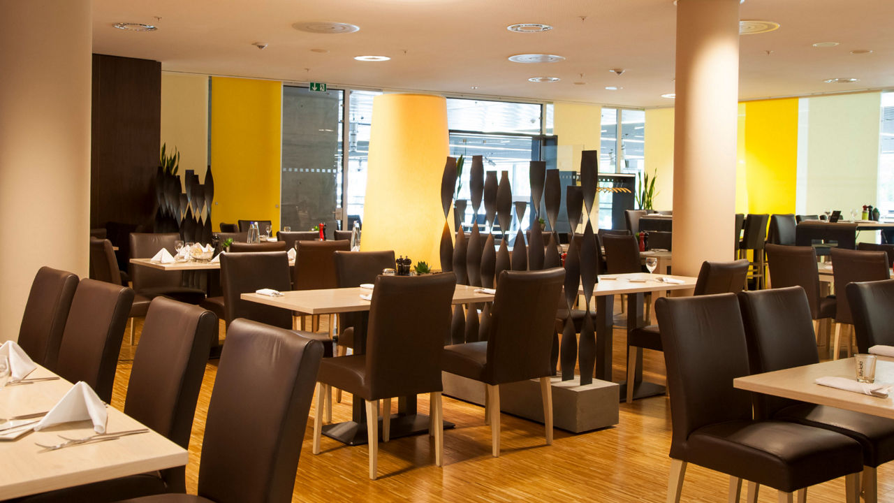 Eingedeckter Tisch im MAN Restaurant