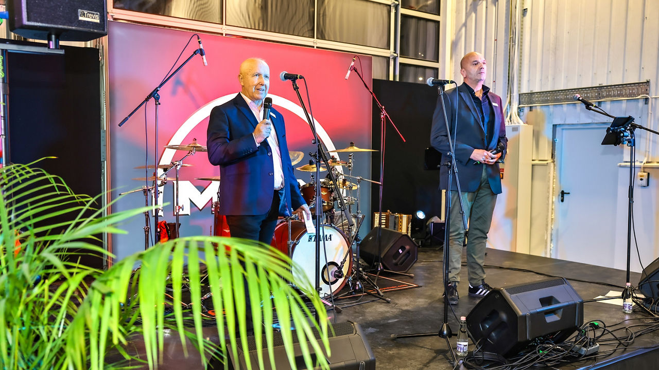 Oliver Klein német nyelven tartott nyitóbeszédét Varga Norbert tolmácsolta a vendégek részére