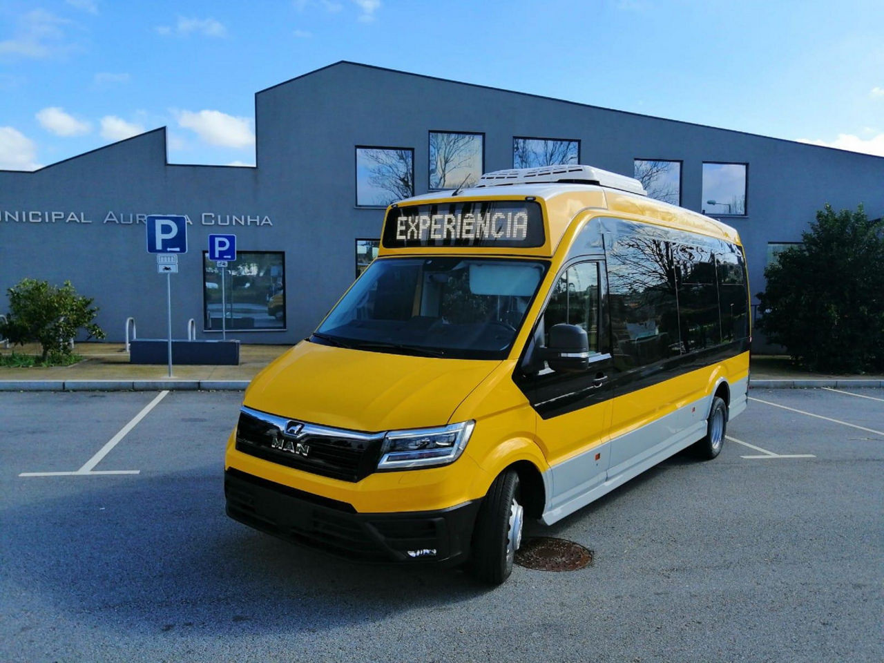 Mini-Bus-6.jpg