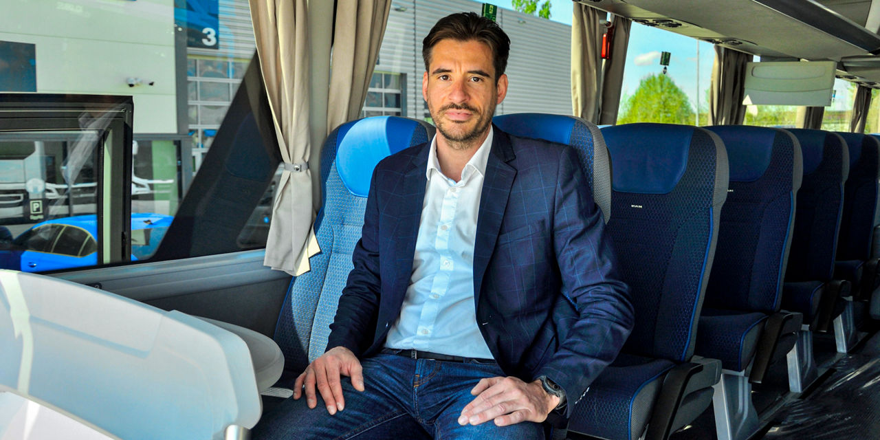 P-Bus-Geri-Tours-02.jpg