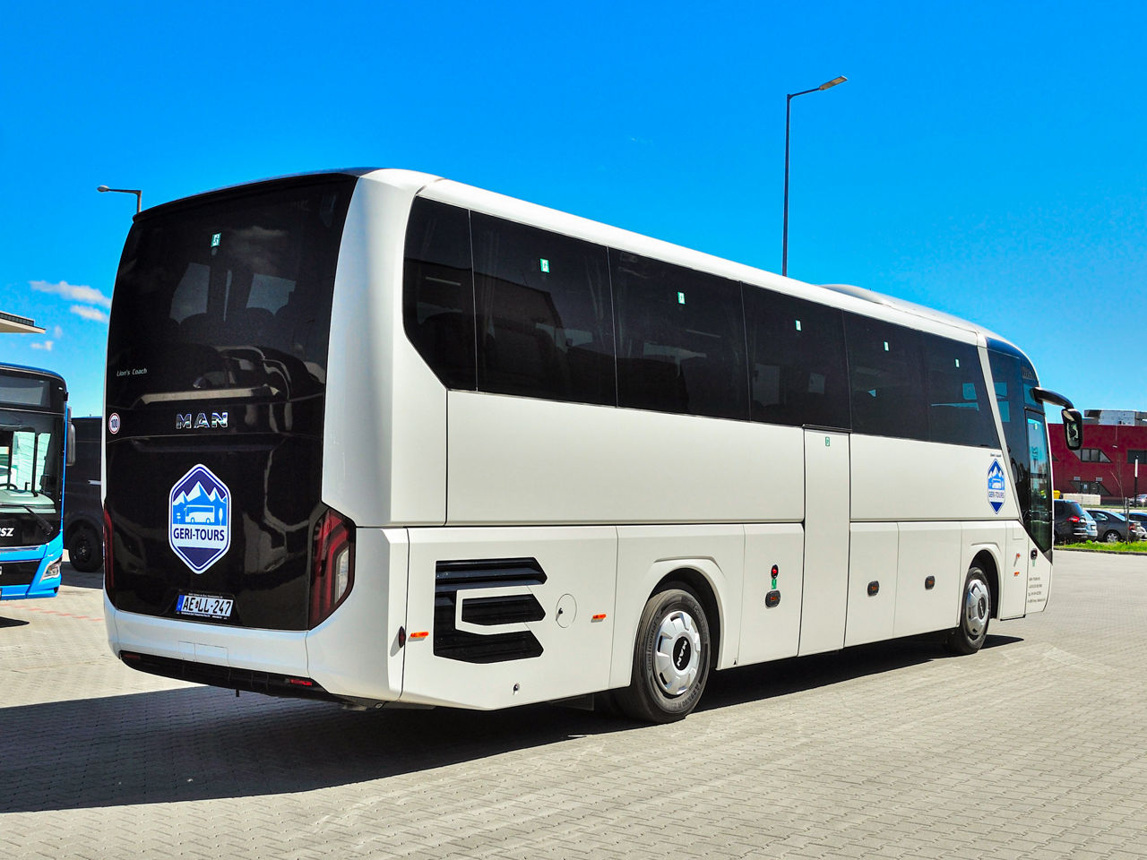 P-Bus-Geri-Tours-06.jpg