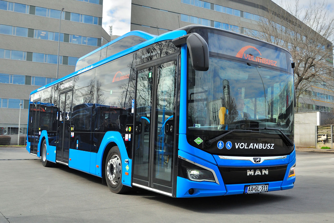 P-Bus-Lions-City-CNG-Volanbusz-atadas-04.jpg