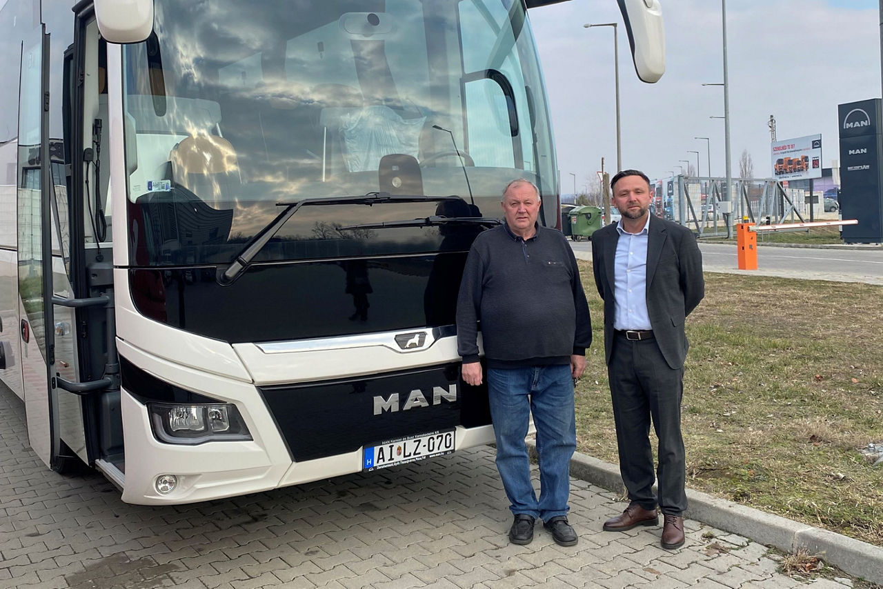 P-Szalai-Busz-MAN-LionsCoach-atadas-01-k.jpg
