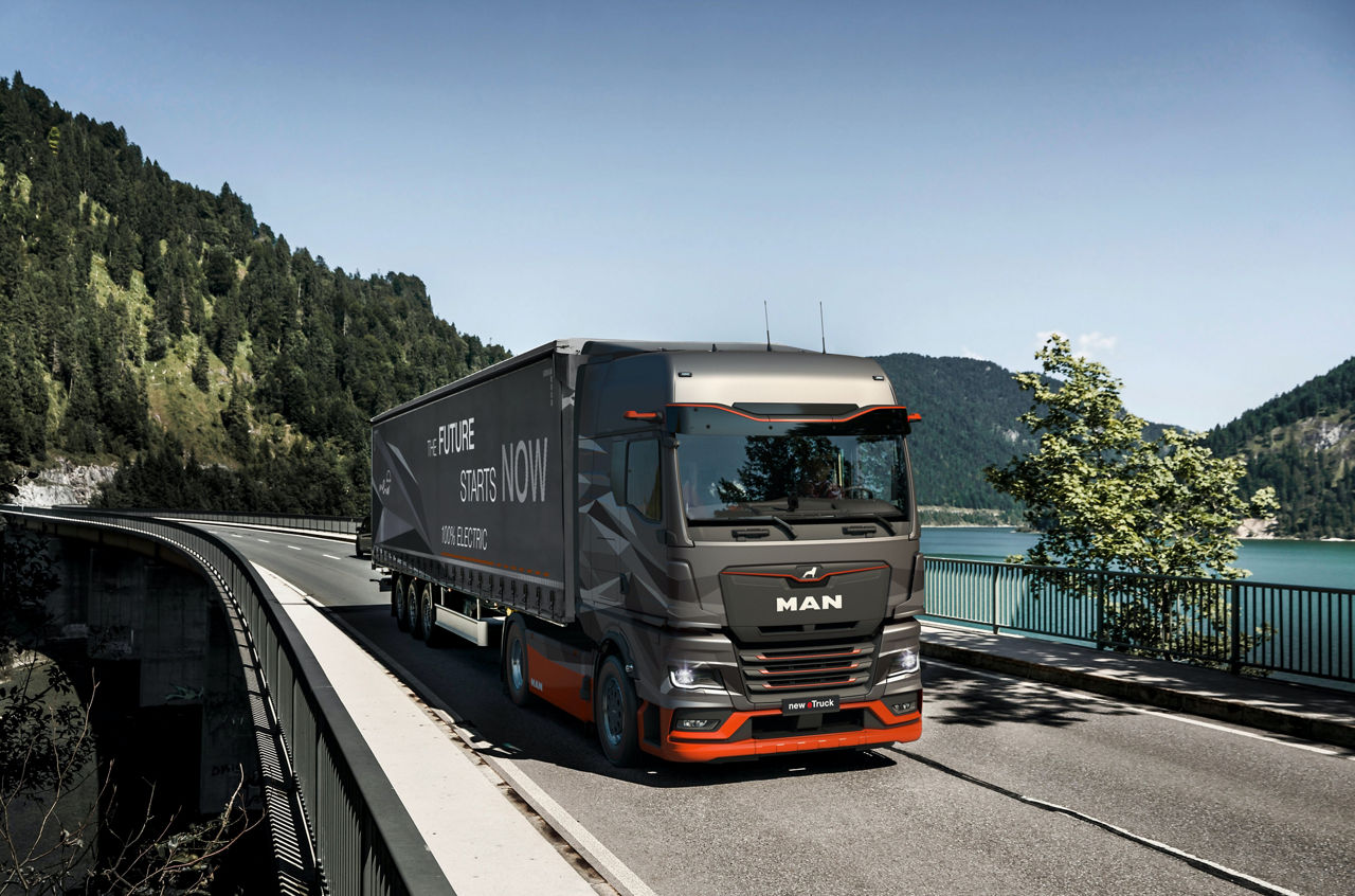 MAN TGX series shows shows new interieur and operating concept..DE:.Die MAN TGX-Baureihe zeigt einen neuen Innenraum und Bedienkonzept..UK:.MAN TGX series shows shows new interieur and operating concept..Outdoor, TGX, TGX XXL, XXL, exterieur, man, onlocation, spanien