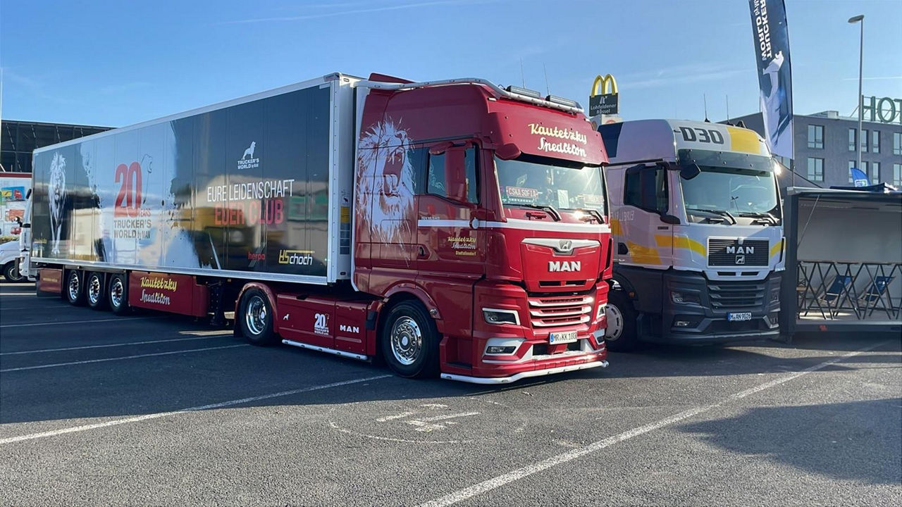 Lkws vor der Rüssel Truck Show 2026