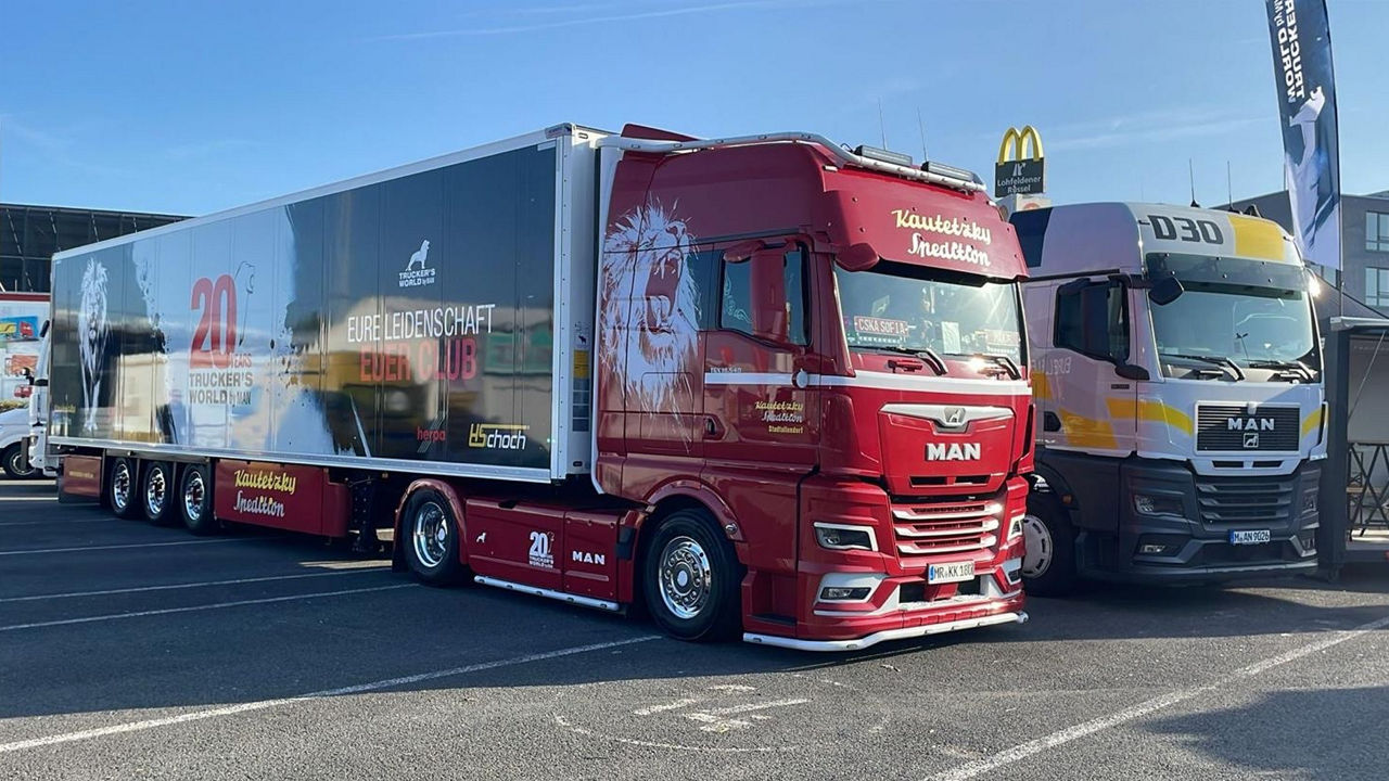 MAN Oldtimer und MAN TGX Showtruck des Kühltransportspezialisten Kautetzky auf der Rüssel Truck Show