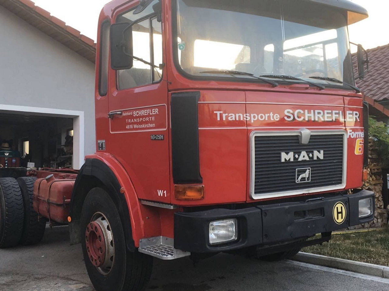 MAN Lkw von früher in Rot