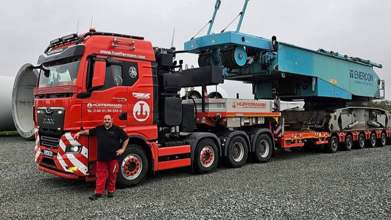 Steigerwald vor einem MAN Lkw