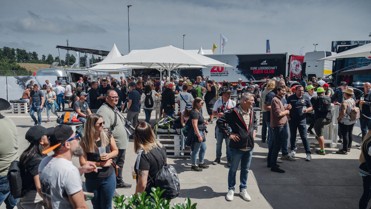 Der MAN Stand war wie jedes Jahr sehr gut besucht. Neben dem MAN Zelten stehen auch viele Showtrucks, die besichtigt werden können.
