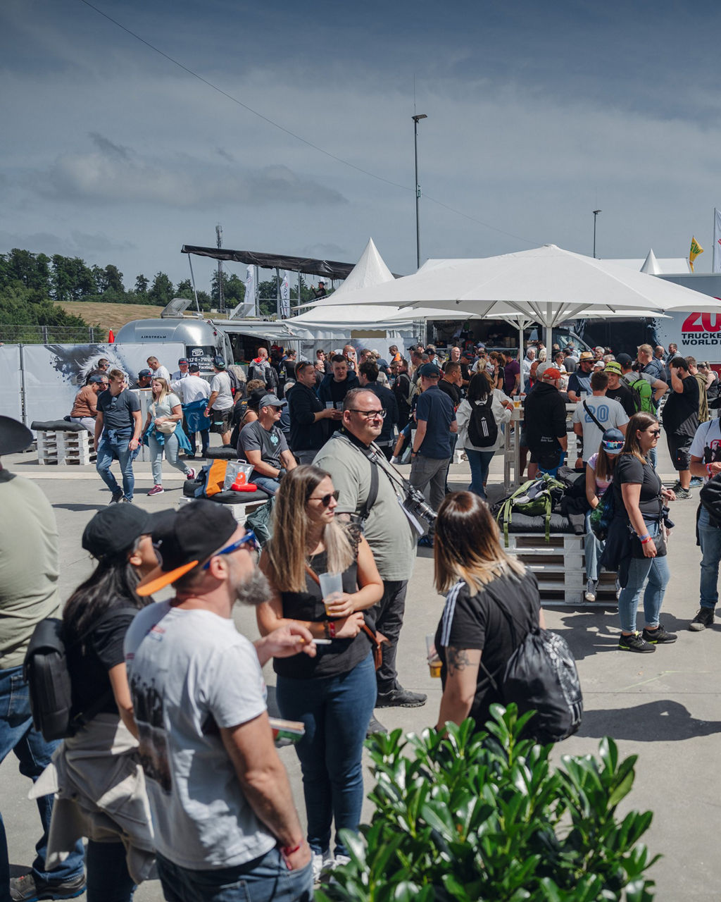 Der MAN Stand war wie jedes Jahr sehr gut besucht. Neben dem MAN Zelten stehen auch viele Showtrucks, die besichtigt werden können.