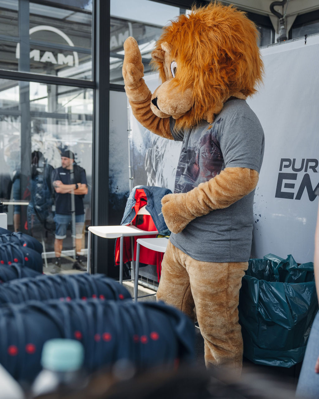 MAN Löwen Maskottchen am MAN Stand