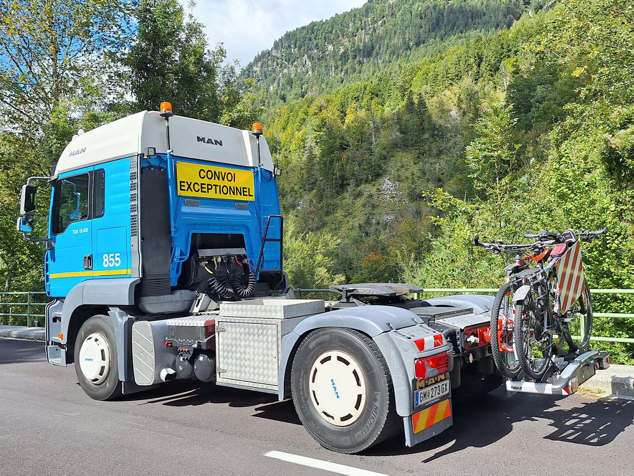 Mit der Zugmaschine in die Berge
