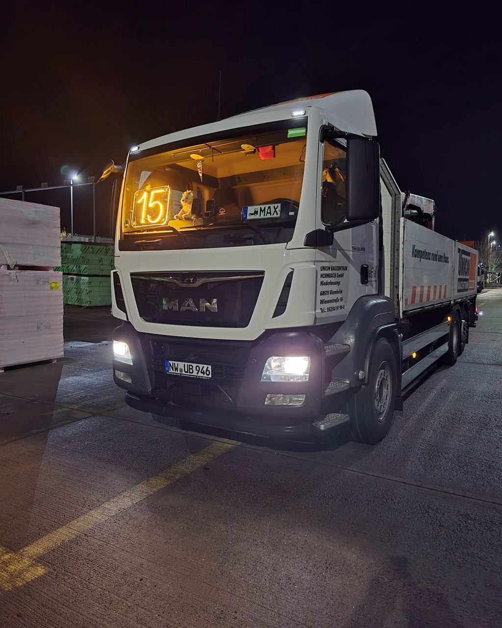 Maximilian hat am 6.12. Geschenke an seine Kollegen verteilt – verkleidet als Nikolaus!