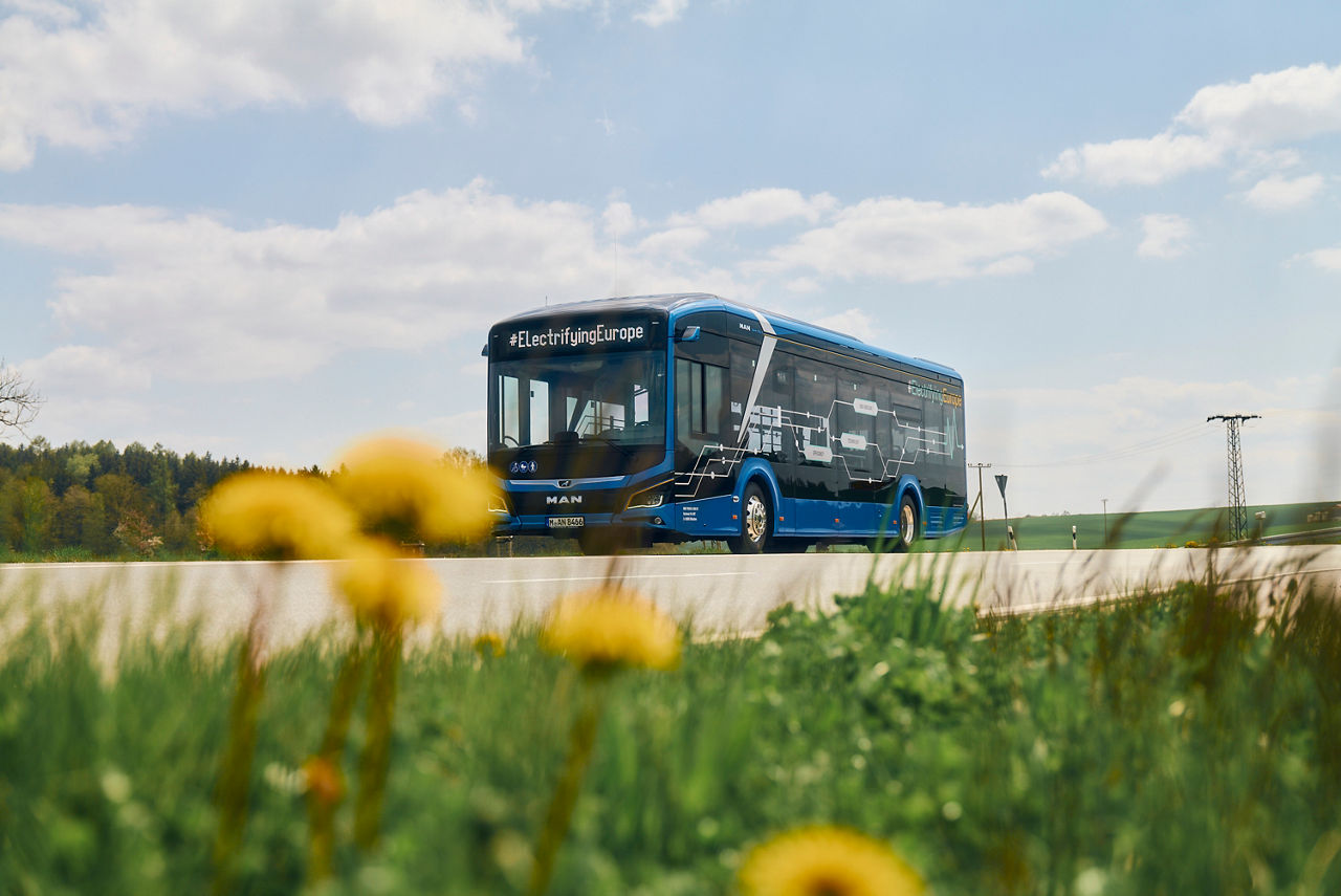e-bus-landschaft-3.jpg