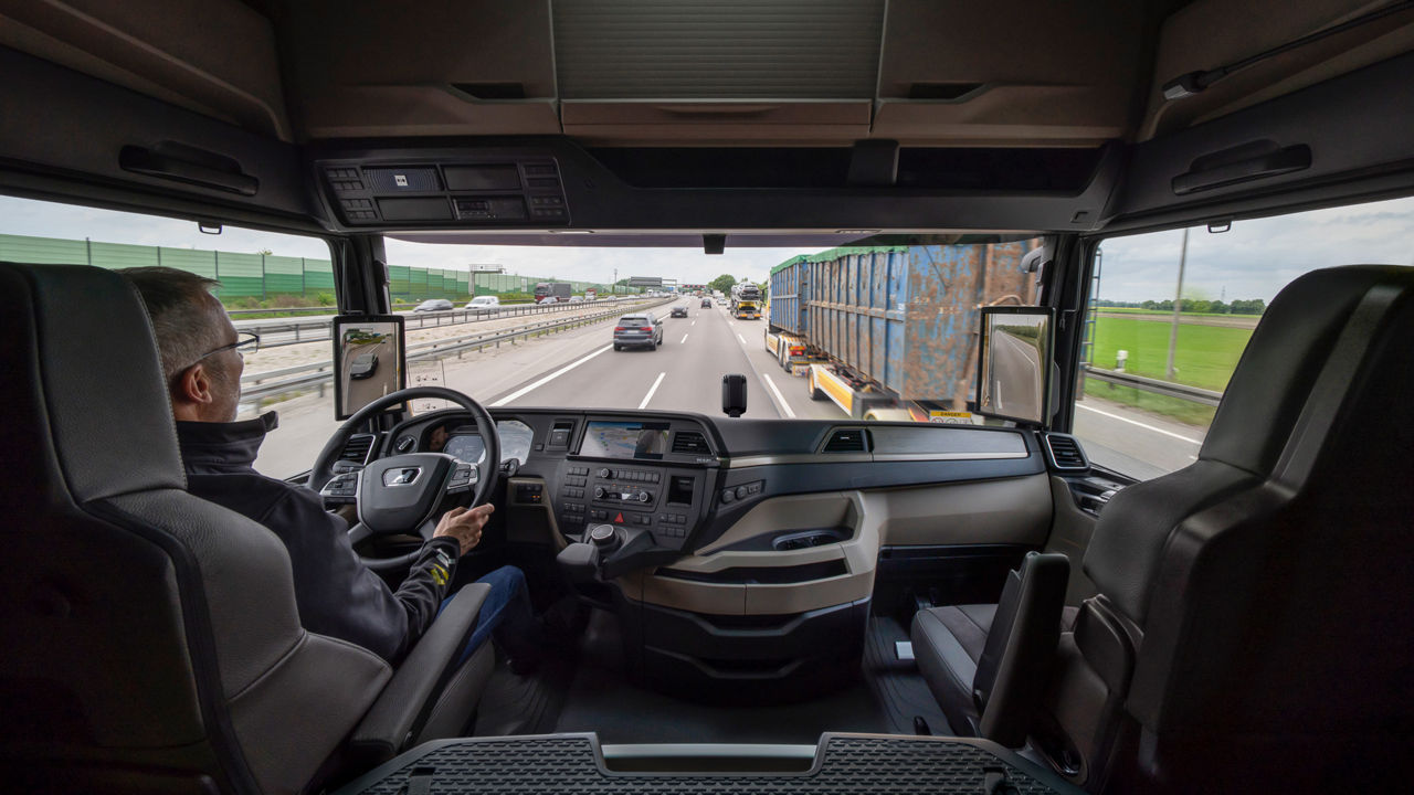 Digital operator’s manuals for your MAN commercial vehicle. 