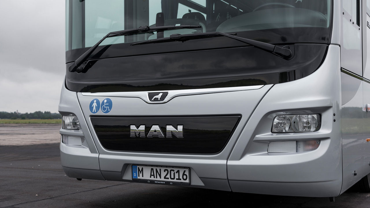 The vehicle front reflects the classic design features of the MAN bus family
