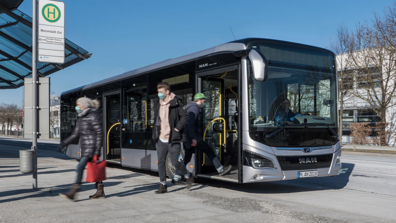 Protection against infections when travelling by bus thanks to MAN hygiene measures