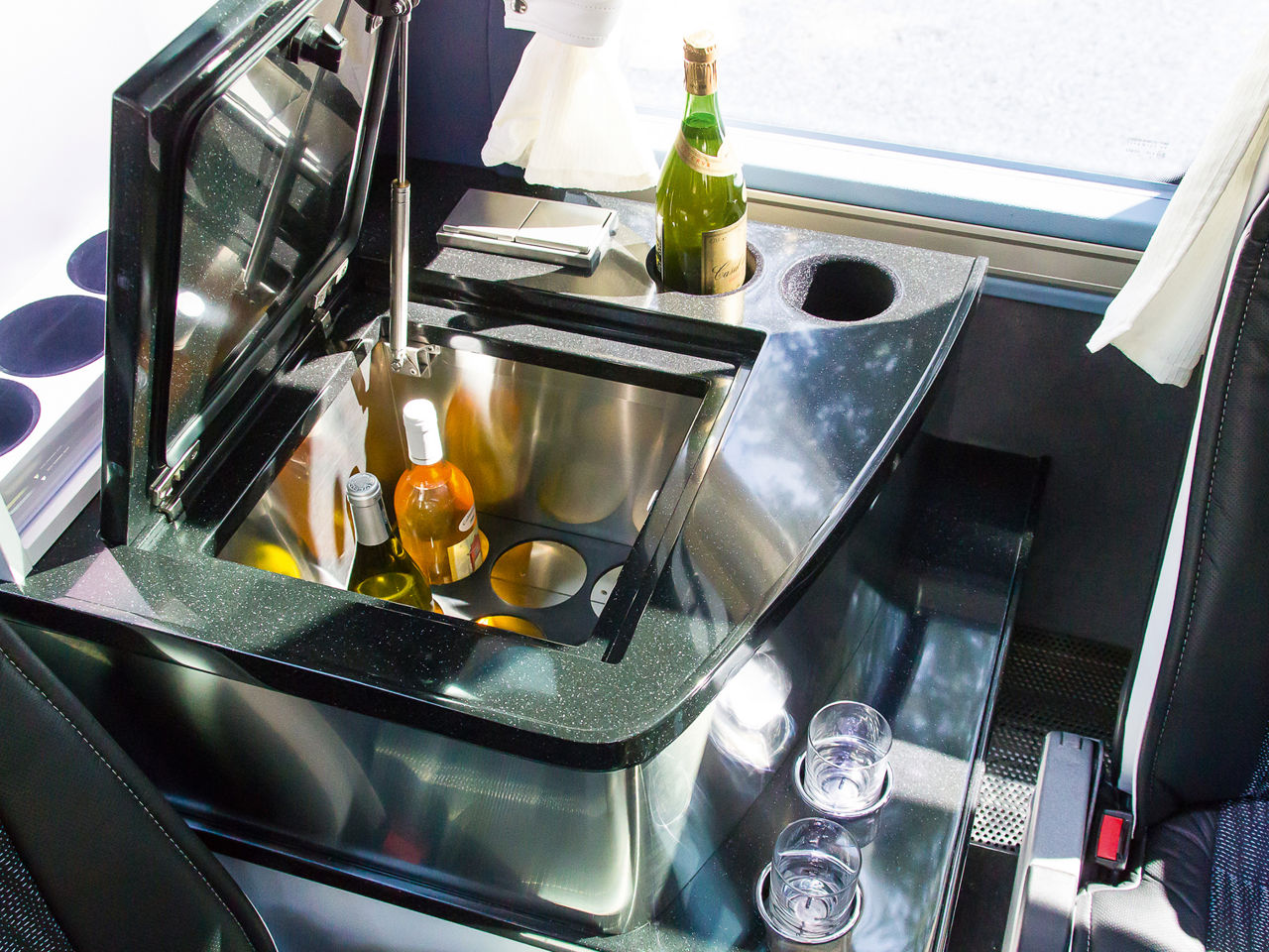 Spacious cooling facilities guarantee the supply of chilled drinks