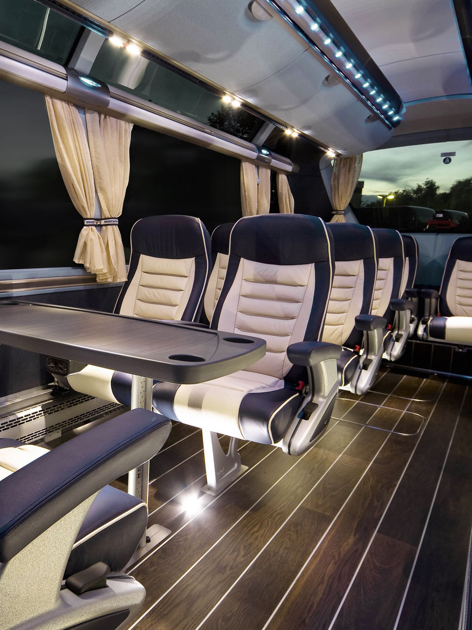 Seating groups for 4 people enable confidential meetings