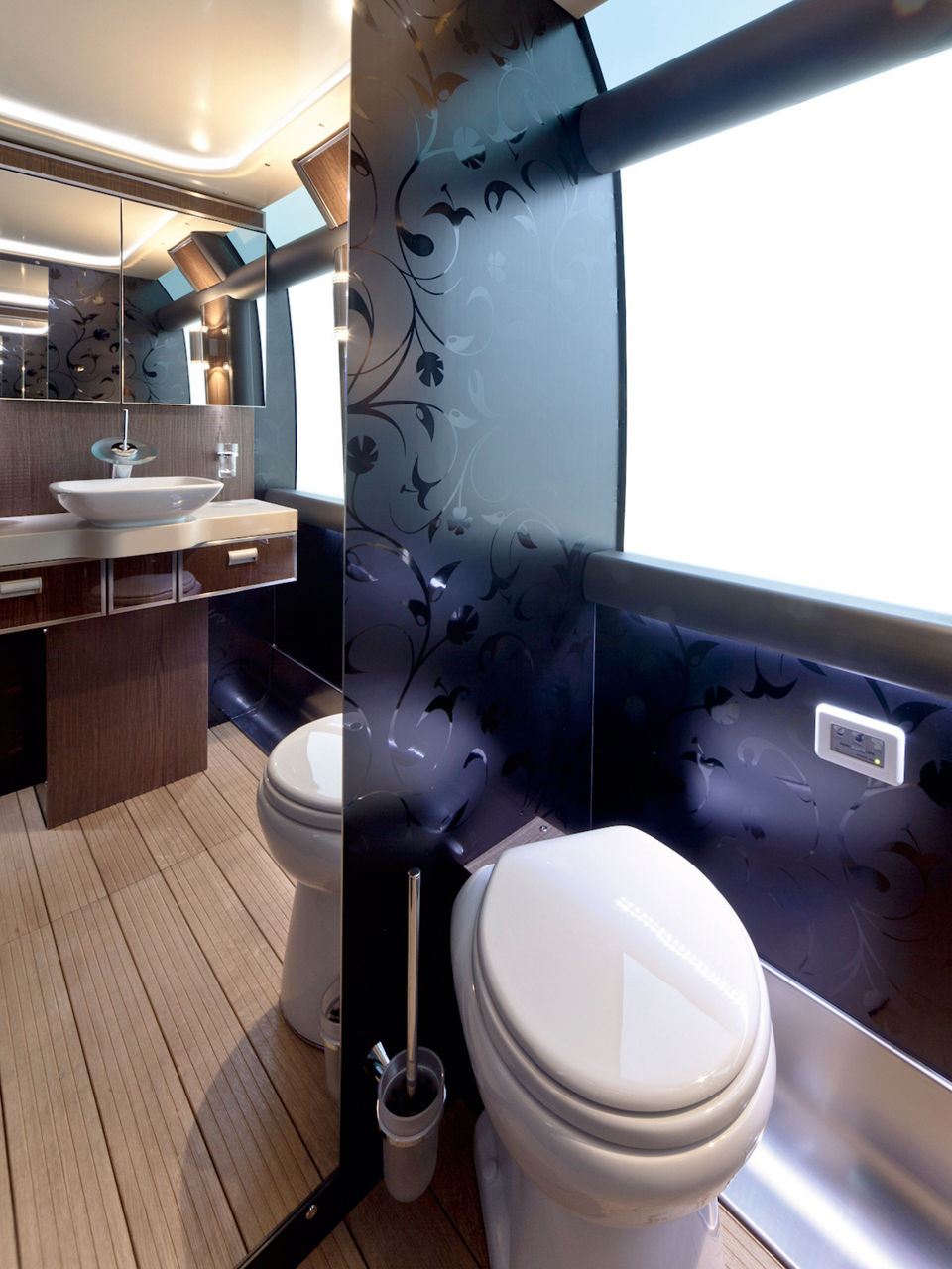 Spacious toilet area