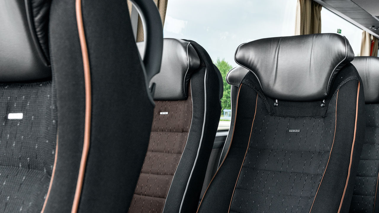 Verstellbare Kopfstützen ermöglichen optimalewn Sitzkomfort 