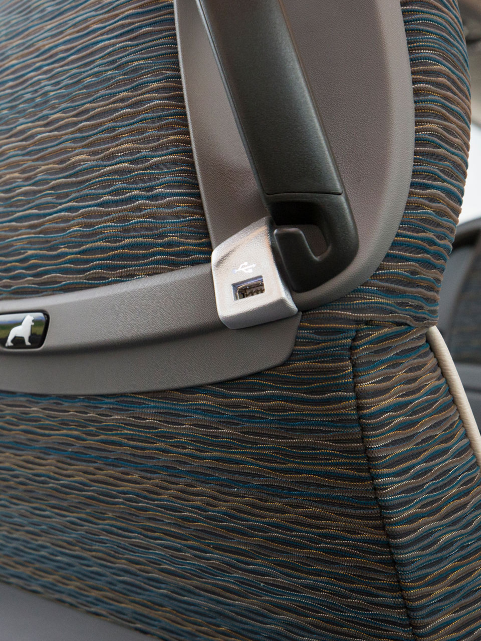 Perfekt vernetzt mit USB-Anschlüssenan jedem Sitz 