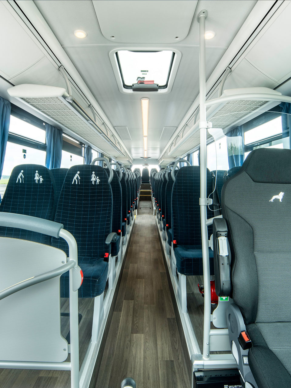 Bright colour scheme in the interior of the MAN Lion’s Intercity