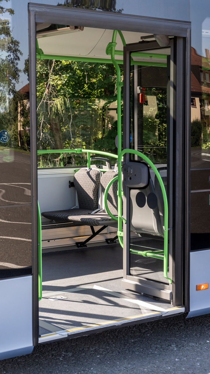 Reliable low-maintenance door concept