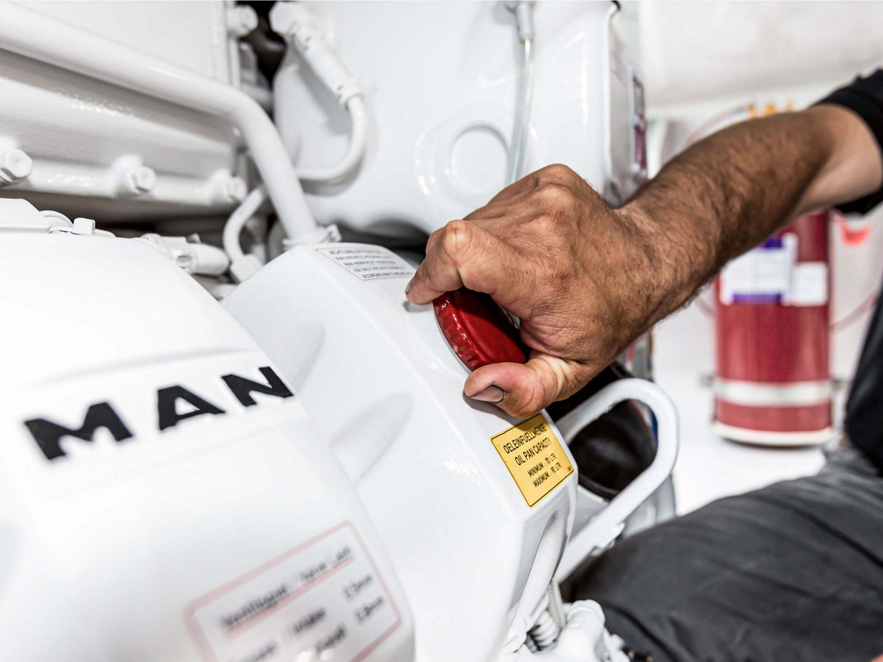 man-engines-lasamericas-garantie-yacht-4x3.jpg
