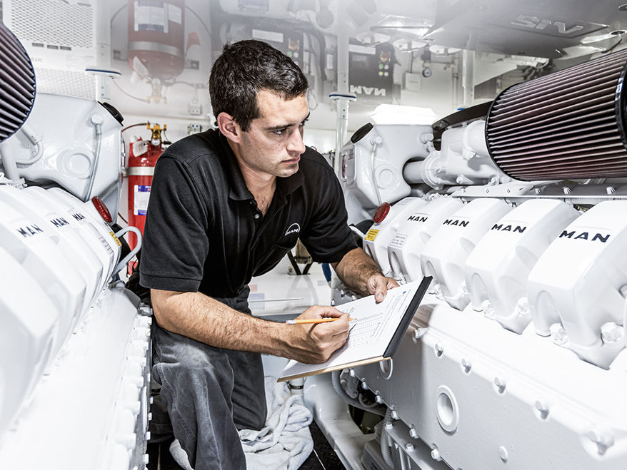 Service and maintenance plans for MAN marine engines