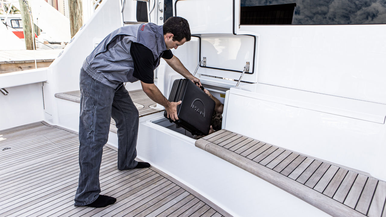 MAN factory customer service for marine engines