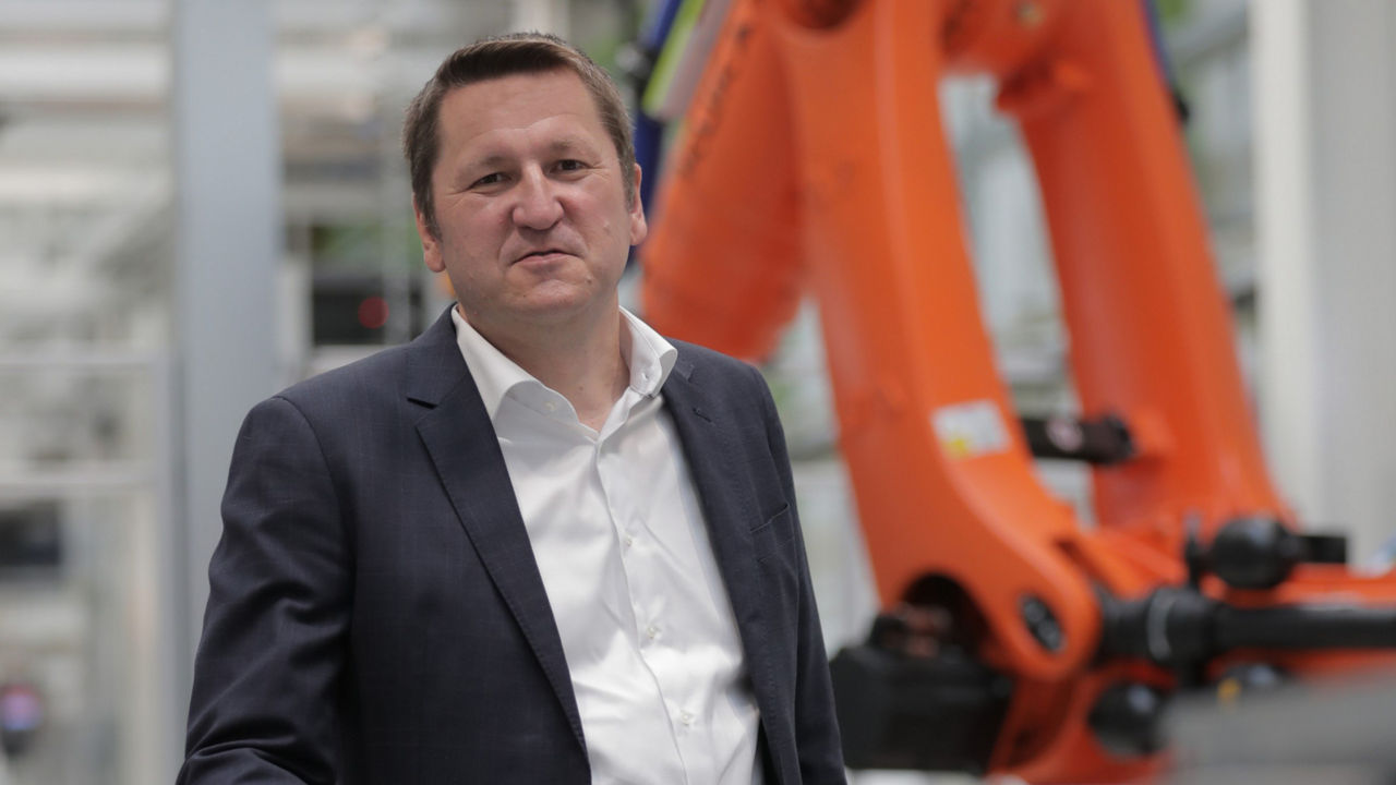 Reiner Rößner and MAN Engines produce batteries with a high charging capacity and a long service life