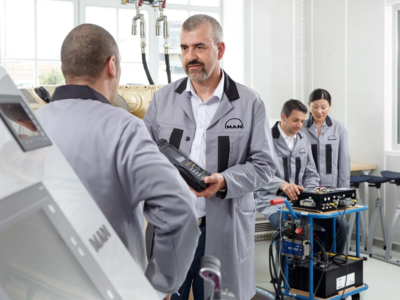 man-engines-weltweit-service-3-4x3.jpg