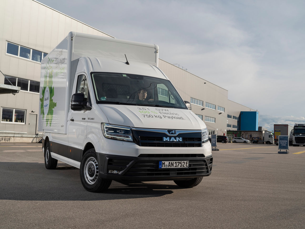 MAN eTGE v furgonski različici poskrbi za lokalno dostavo spletnih naročil velike prostornine brez škodljivih izpustov.