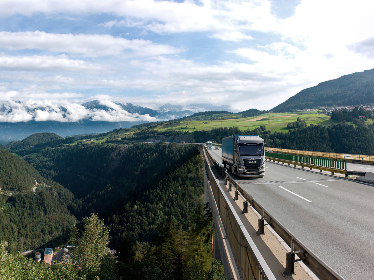 MAN eTGX on the Europabrücke in front of a mountain backdrop 