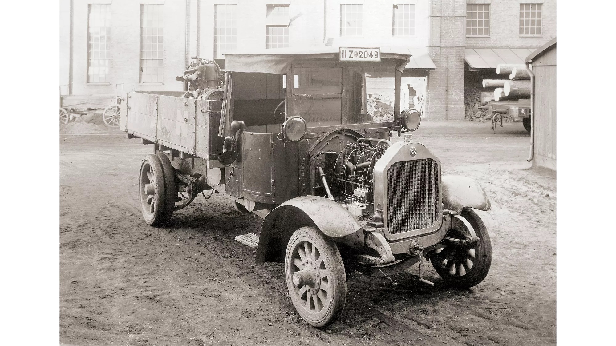 The first MAN truck with diesel direct injection, 1924.