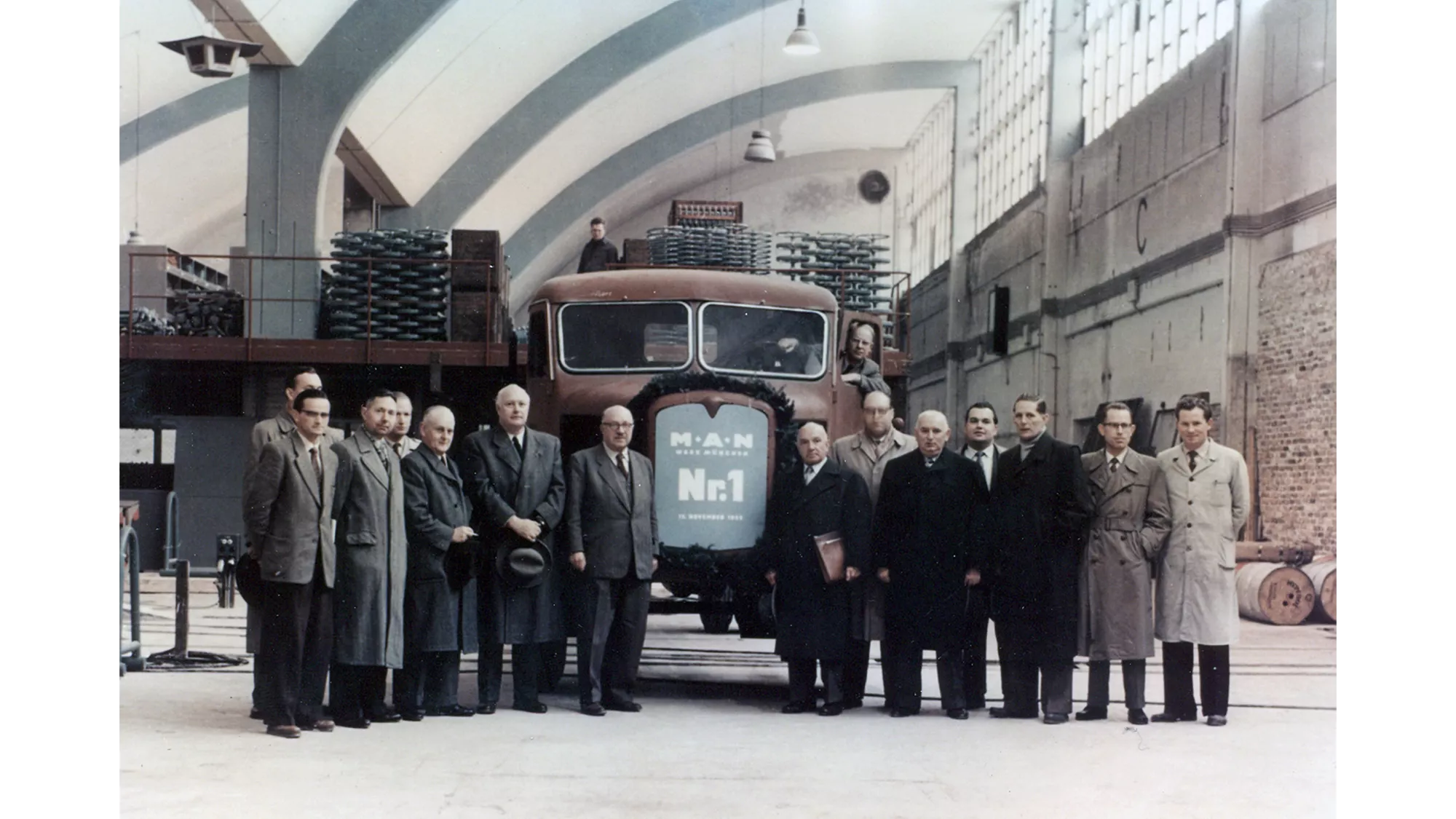 MAN truck and various employees at the opening of the MAN plant in Munich-Allach (1955)