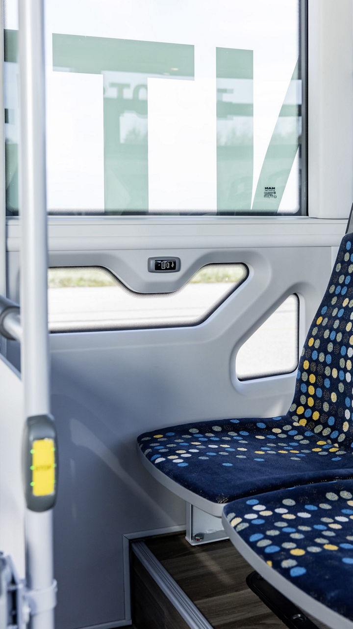 Die transparente Seitenwand im MAN Intercity LE.