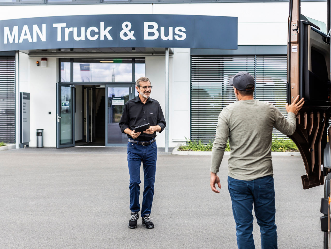 Din kontakt på plats: MAN-serviceverkstäder även nära dig.