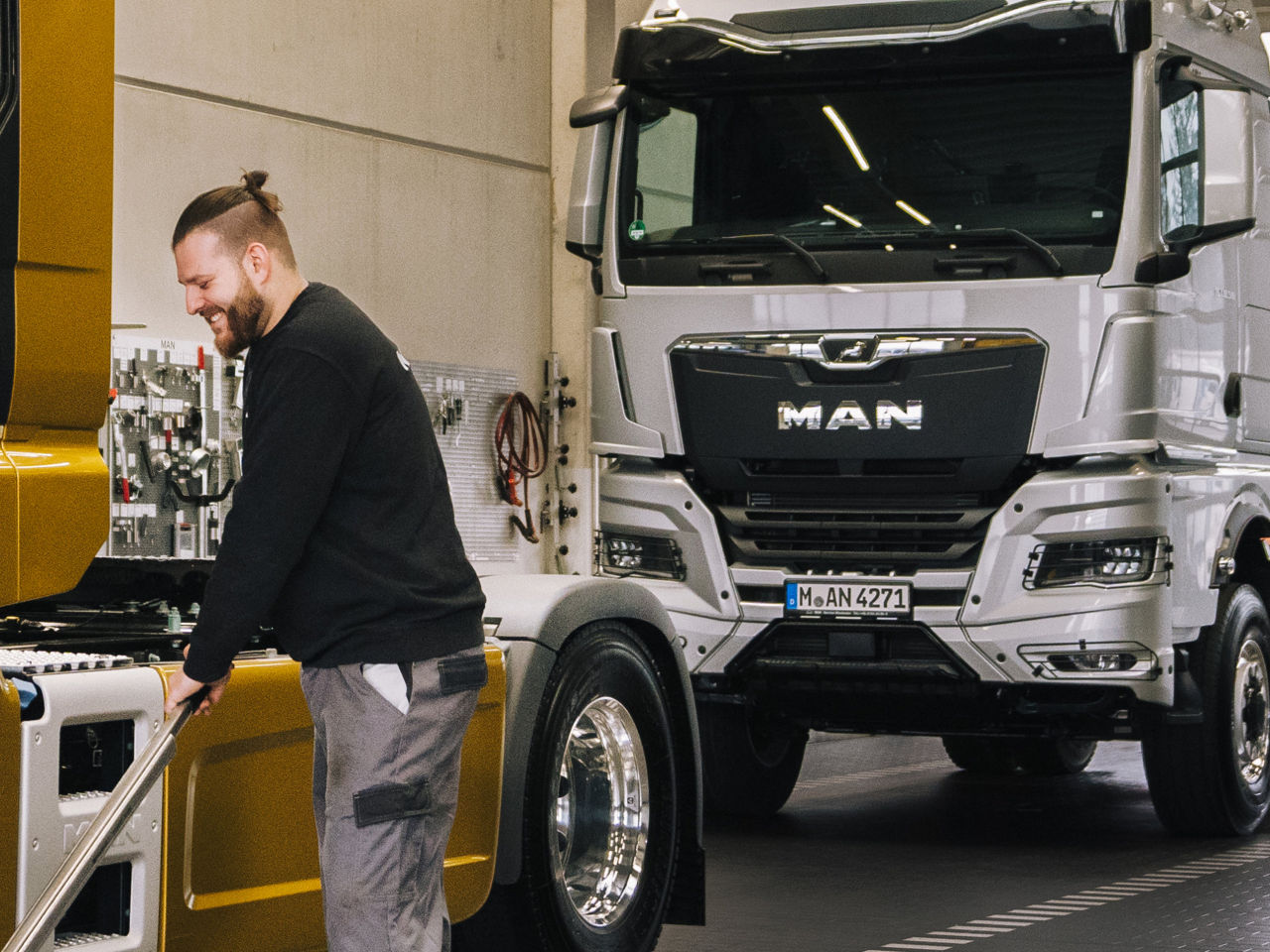 Kfz-Mechatroniker Dominik bei MAN