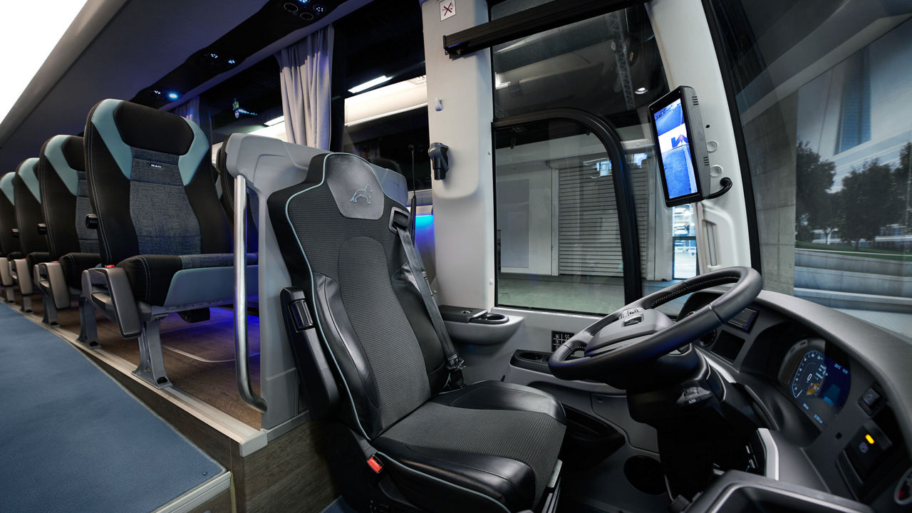 Modernste Technik, intelligent integriert in einen großzügigen Fahrerplatz.