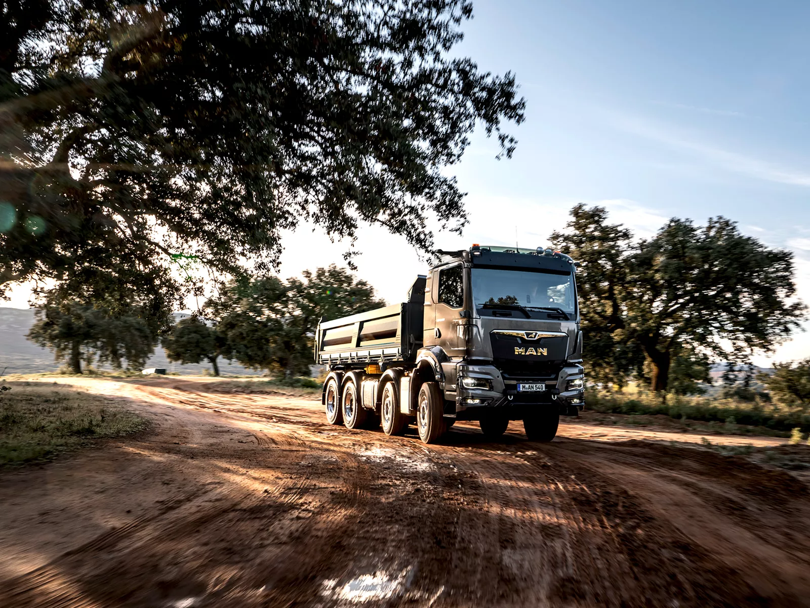 MAN construction vehicles ensure superior braking behaviour – even on soft ground.